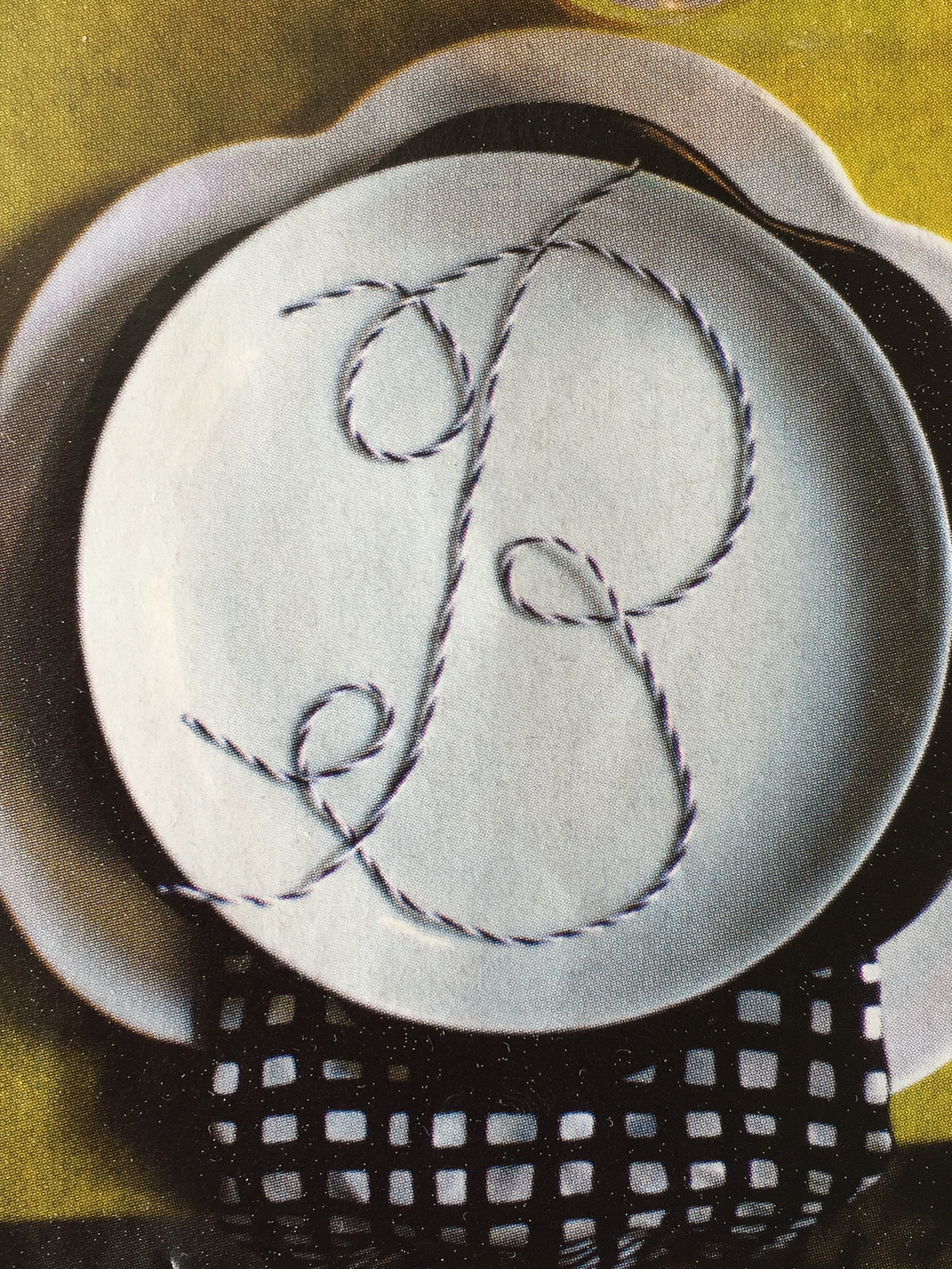 Arranged bakers twine in the shape of the first letter of guests name